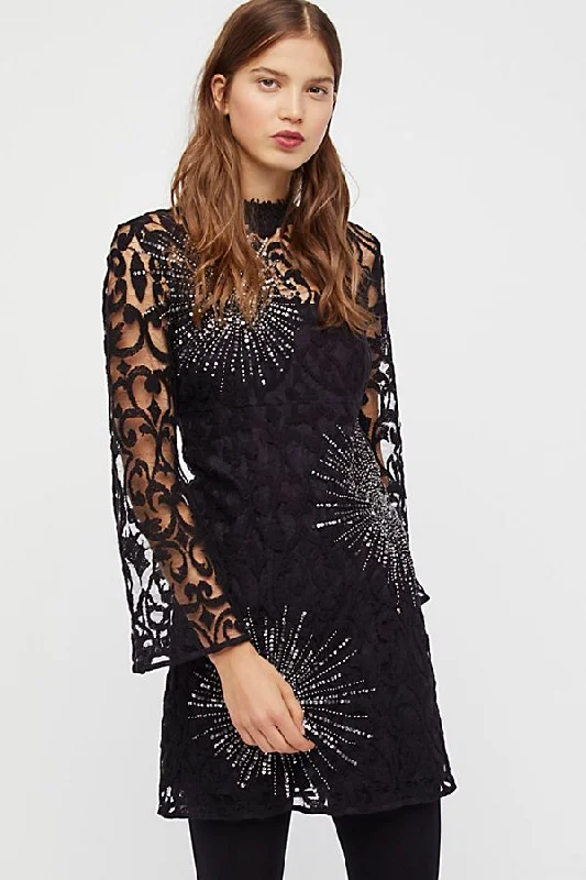 NORTH STAY MINI DRESS Turtleneck Neckline Stylish